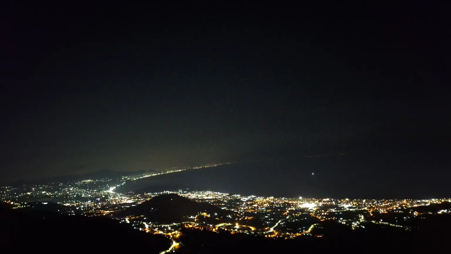 Panorama notturno di Formia e del Golfo di Gaeta visto dalla zona del Rifugio Pornito
