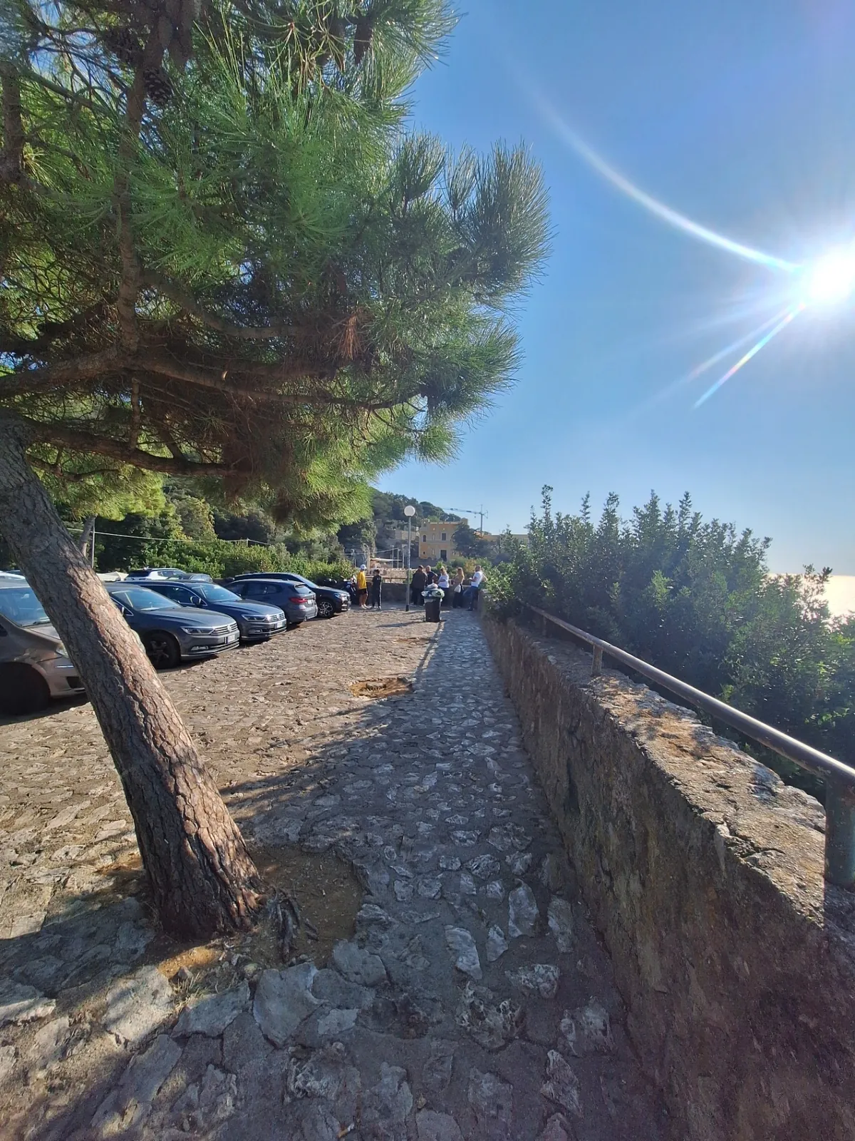 Parcheggio limitato davanti al complesso della Montagna Spaccata a Gaeta