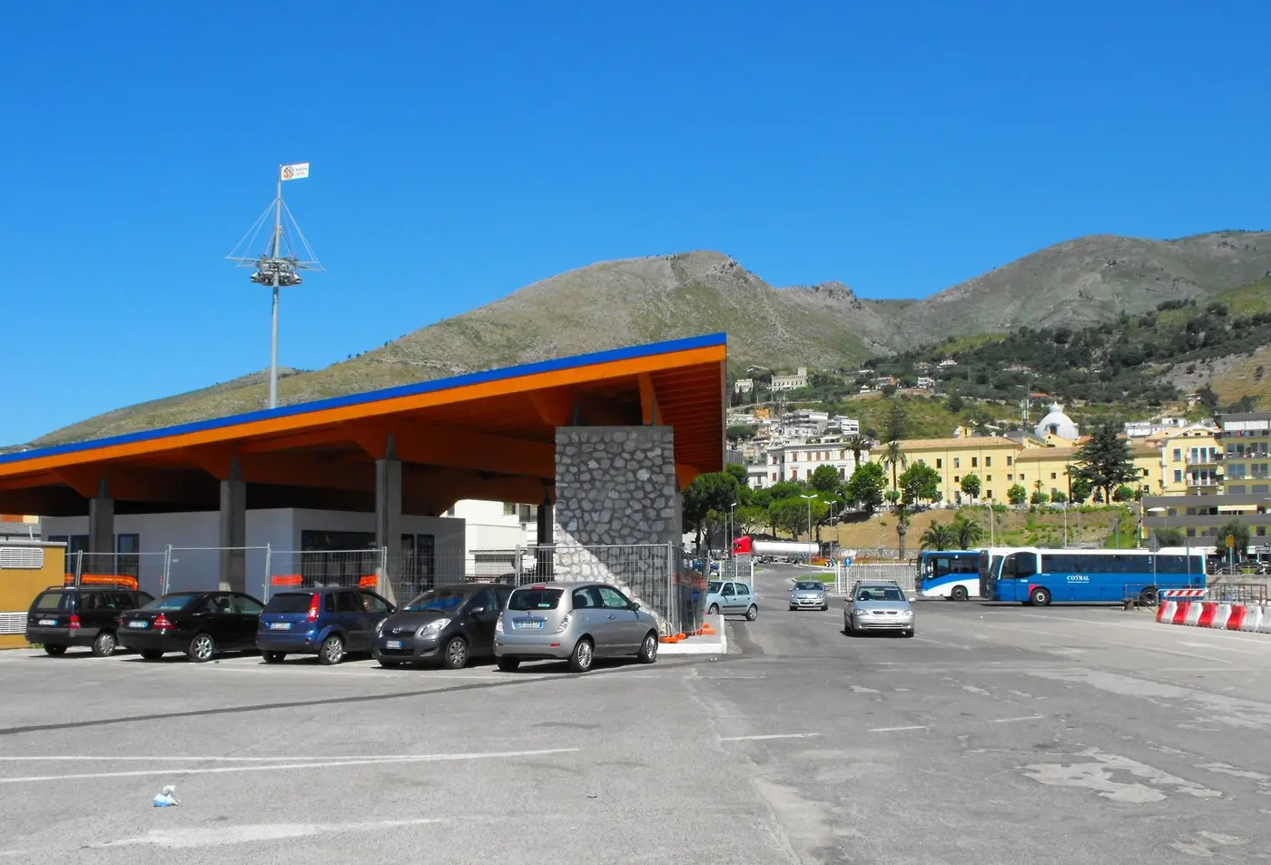 Area della stazione marittima di Formia con il capolinea dei bus