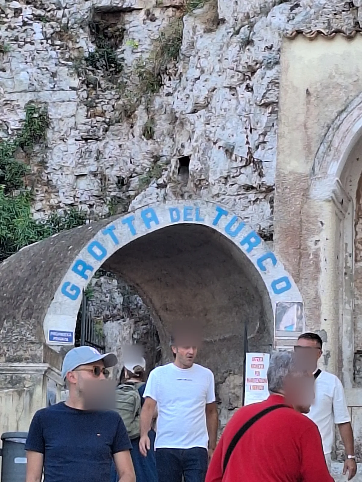 Ingresso del percorso della Grotta del Turco a Gaeta