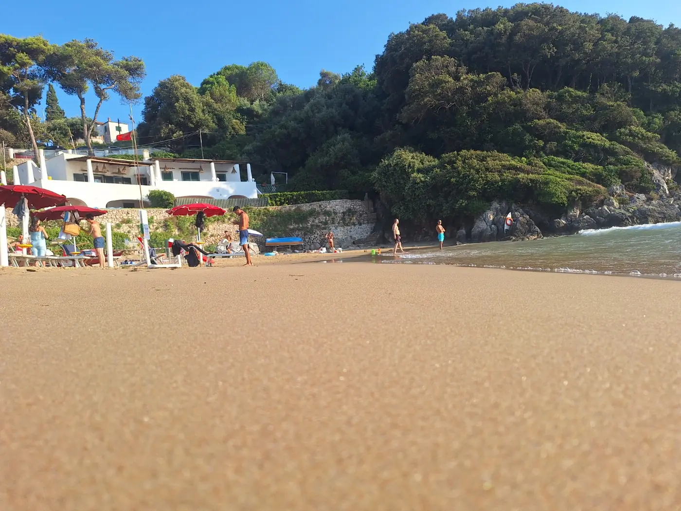 Spiaggia dell'Ariana a Gaeta vista dal bagnasciuga