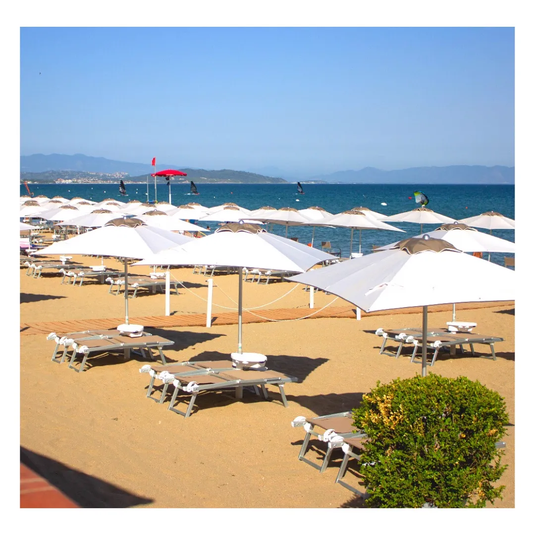 Spiaggia di Vindicio a Formia con mare calmo