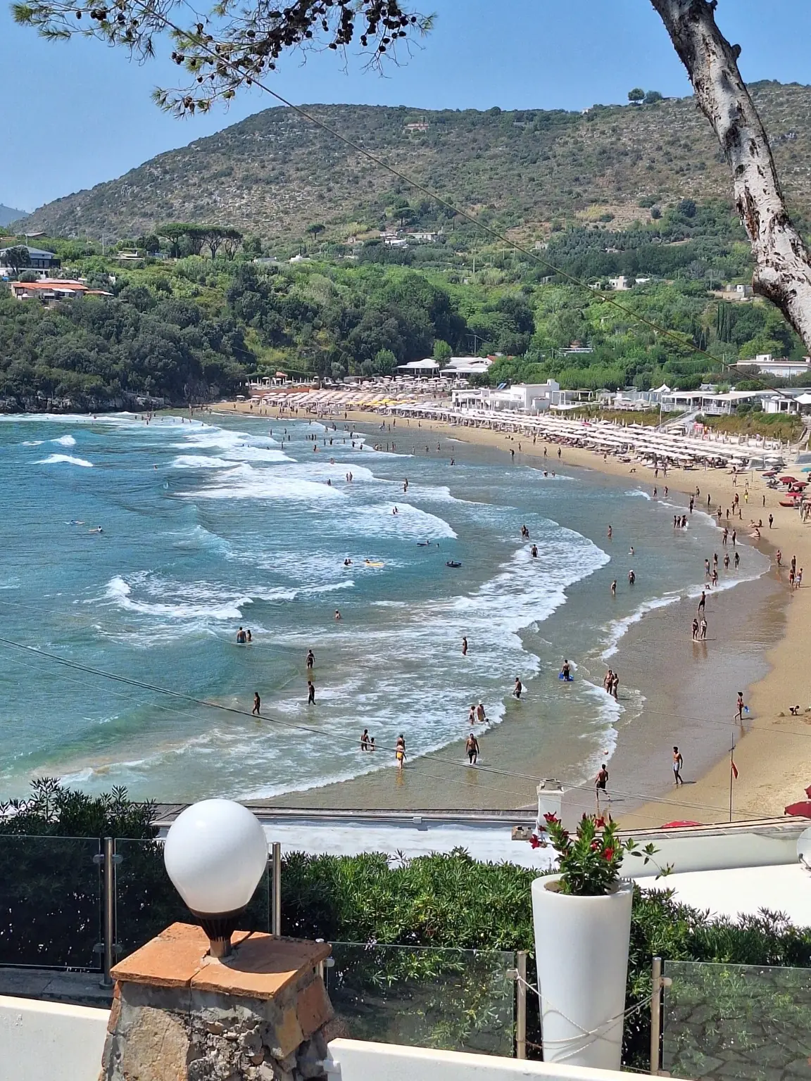 Panorama completo della caletta dell'Ariana a Gaeta